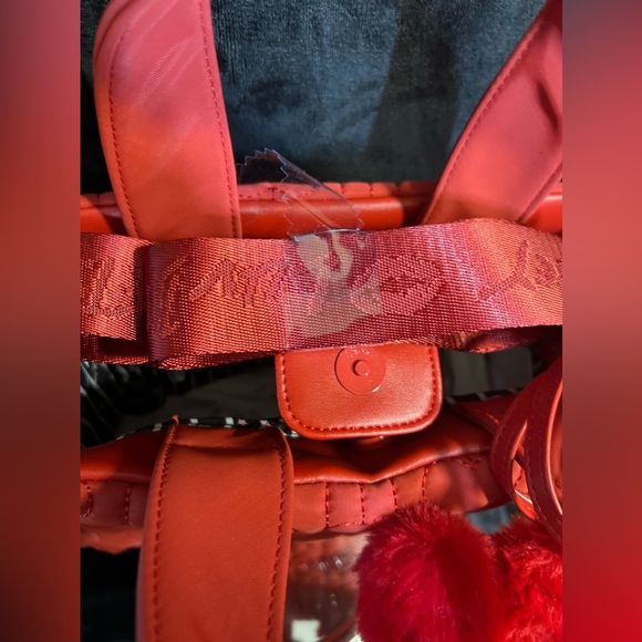 ❤️NWT-BETSEY JOHNSON, LUV BETSEY
RED QUILTED HEART TOTE WITH FUR BALL KEYCHAIN❤️ - Picture 12 of 12